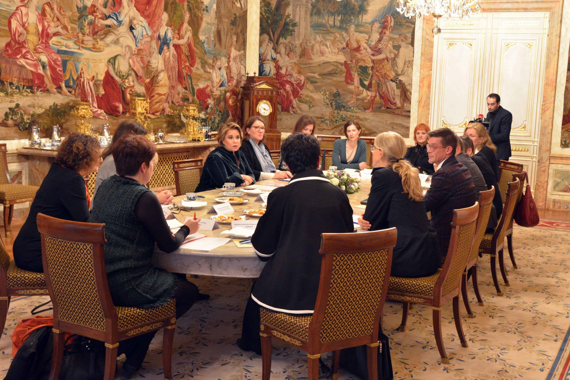 S.A.R. la Grande-Duchesse et ses invités lors de la table ronde