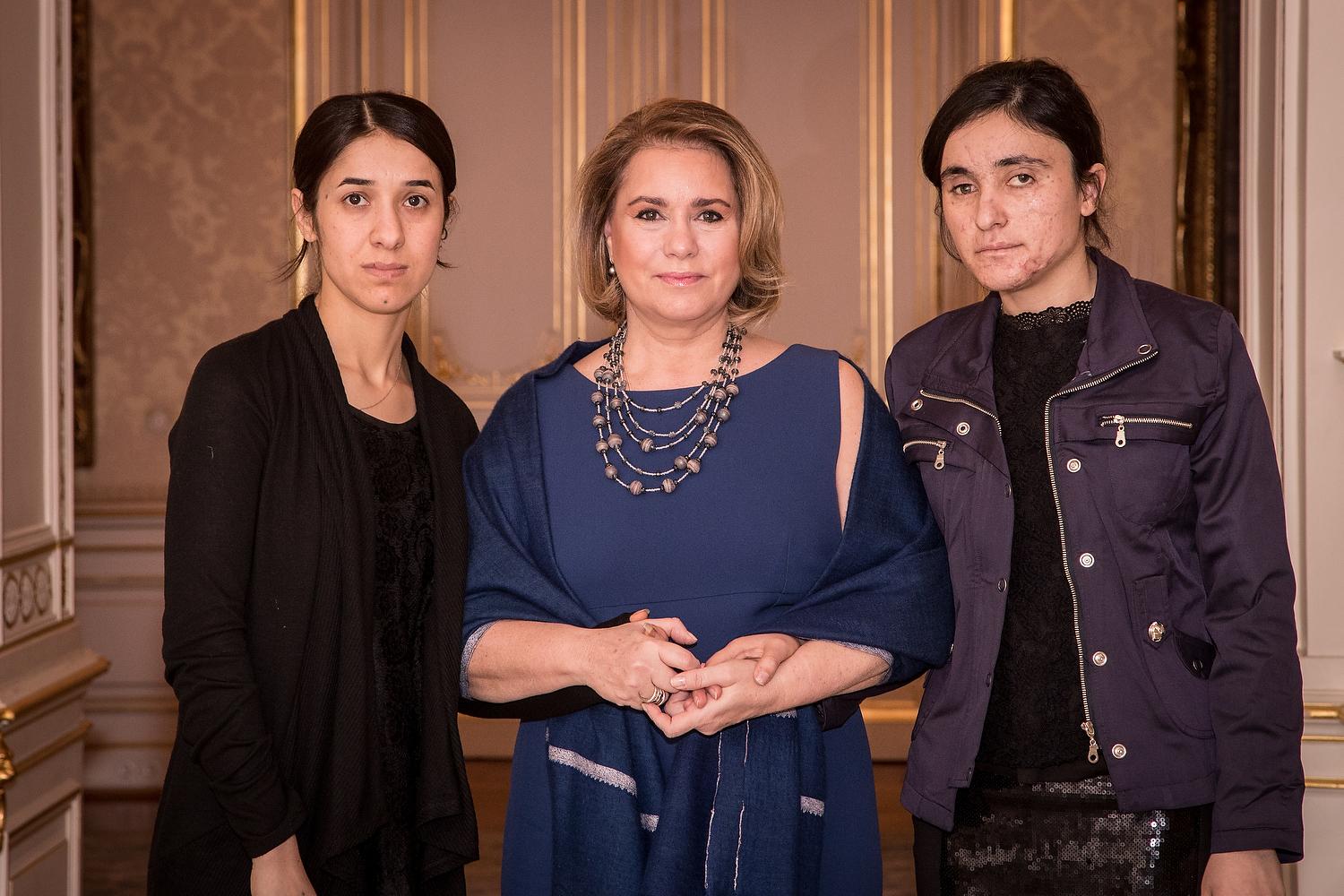 S.A.R. la Grande-Duchesse est entourée (de gauche à droite) par Nadia Murad Bassi Taha et Lamiya Aji Bachar, lauréates du Prix Sakharov 2016
