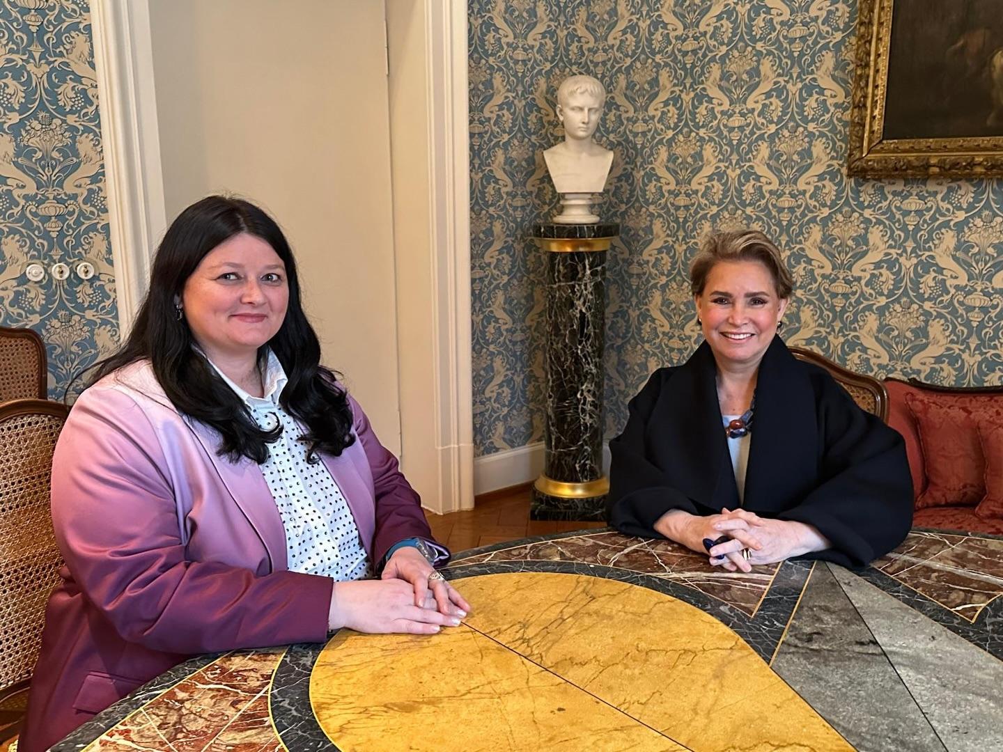 S.A.R. la Grande-Duchesse Maria Teresa et Françoise Binsfeld, directrice de la Fondation Henri-Maria Teresa.