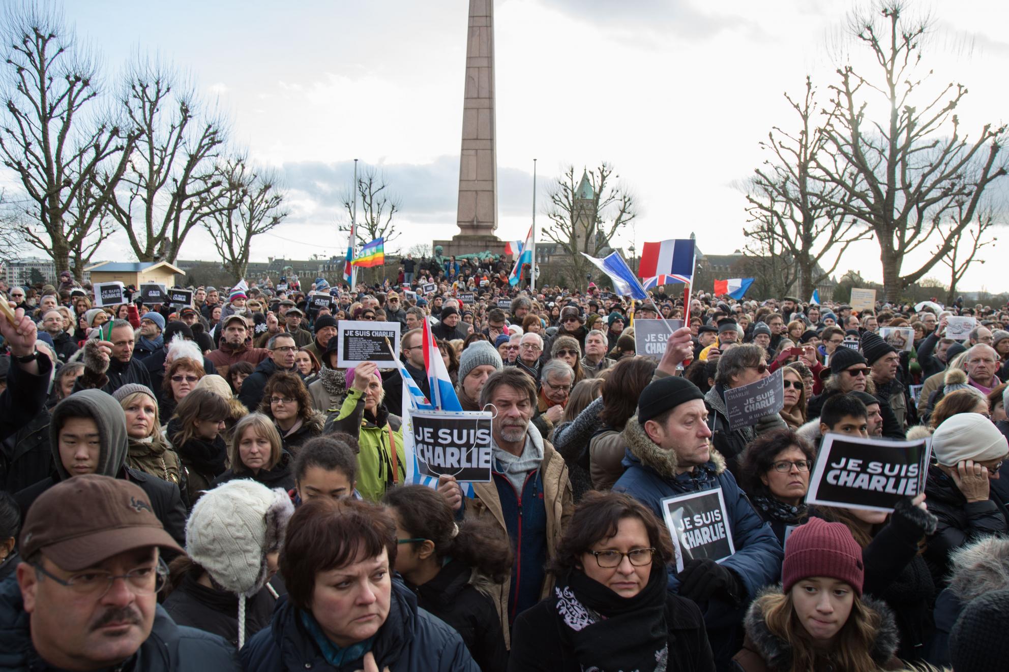 rassemblement place de la constitution