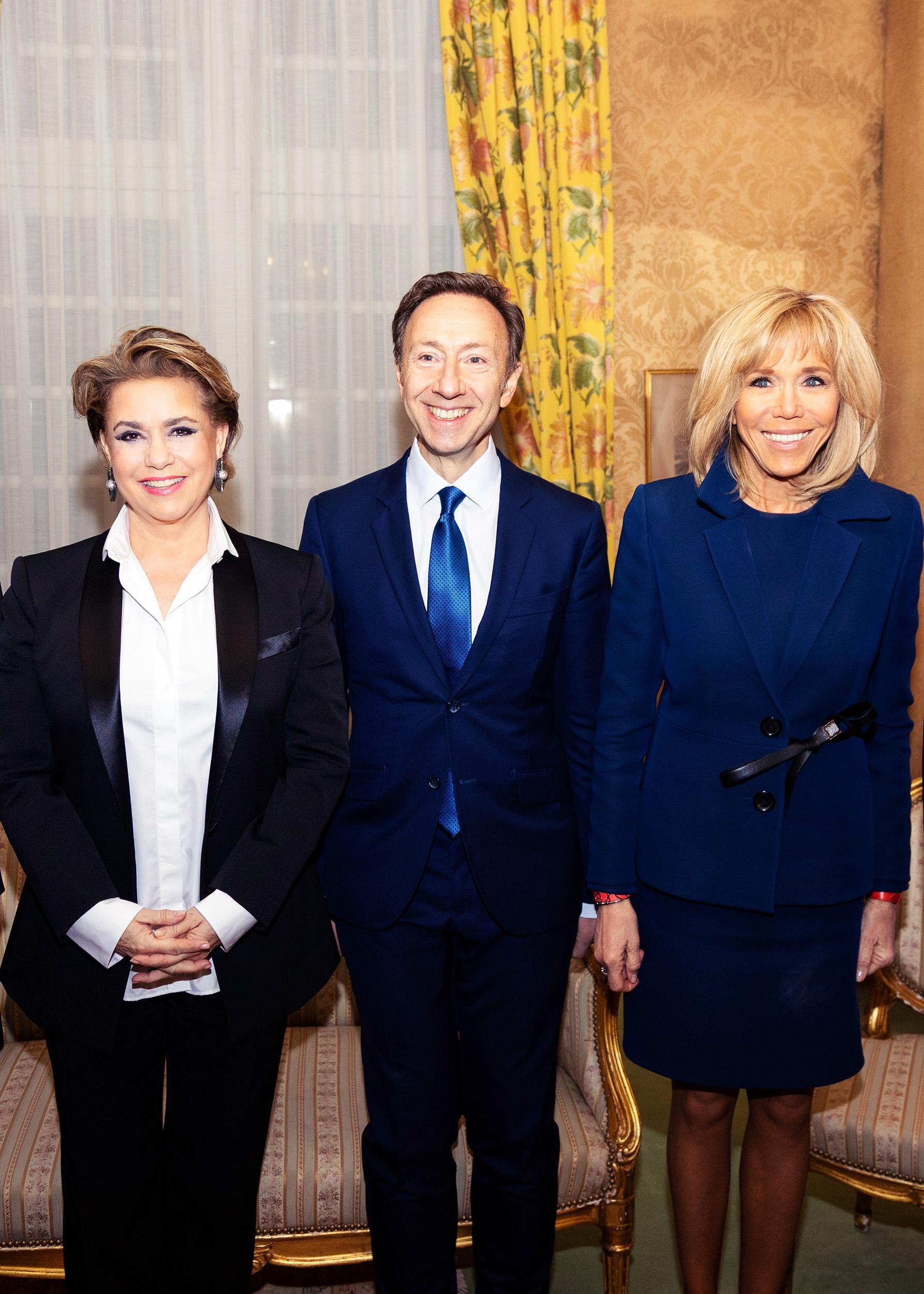 De gauche à droite: S.A.R. la Grande-Duchesse de Luxembourg, Stéphane Bern, Madame Brigitte Macron
