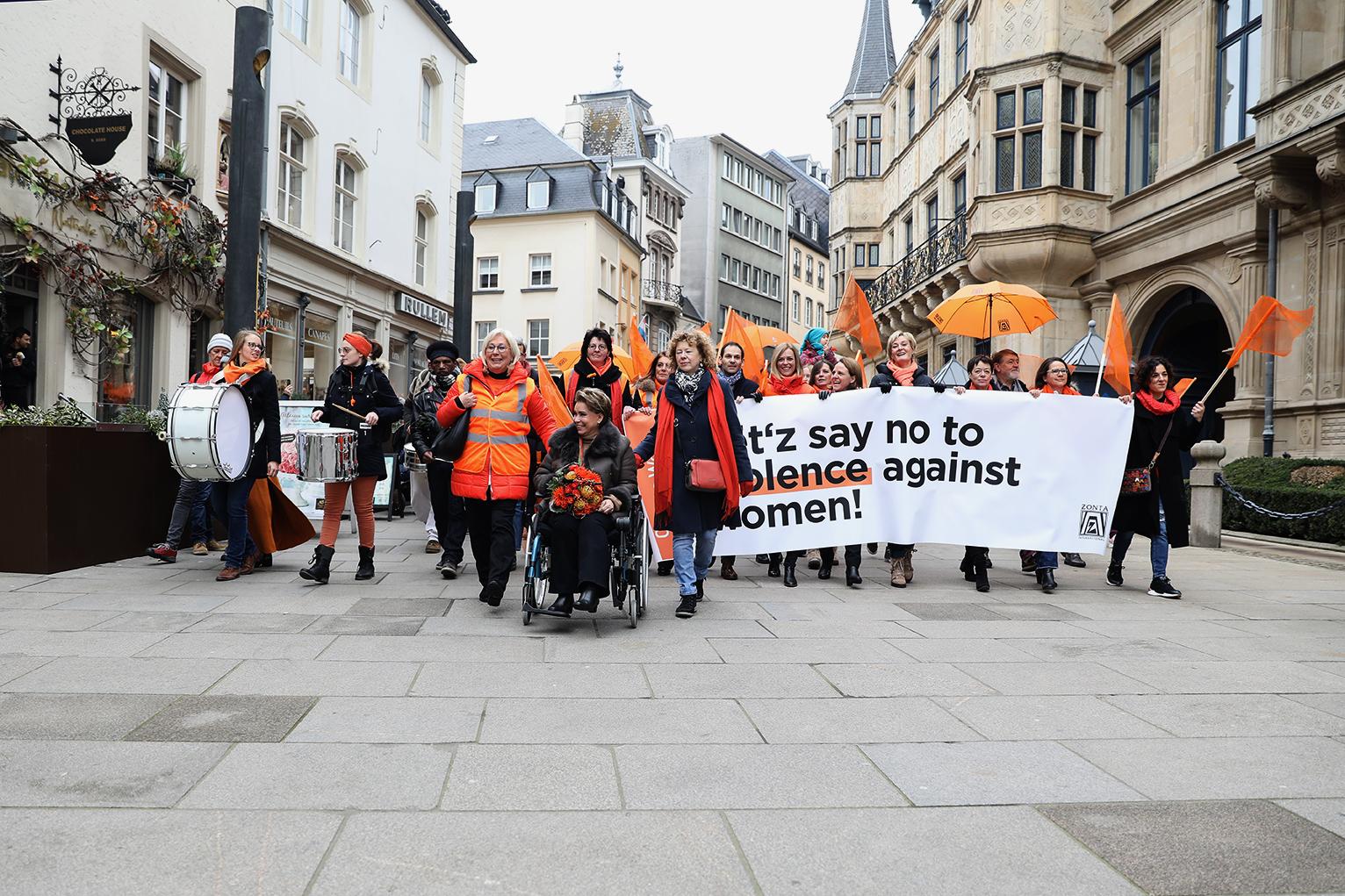 Marche de l'Orange Week 2019 Place Clairefontaine S.A.R. devant le cortège