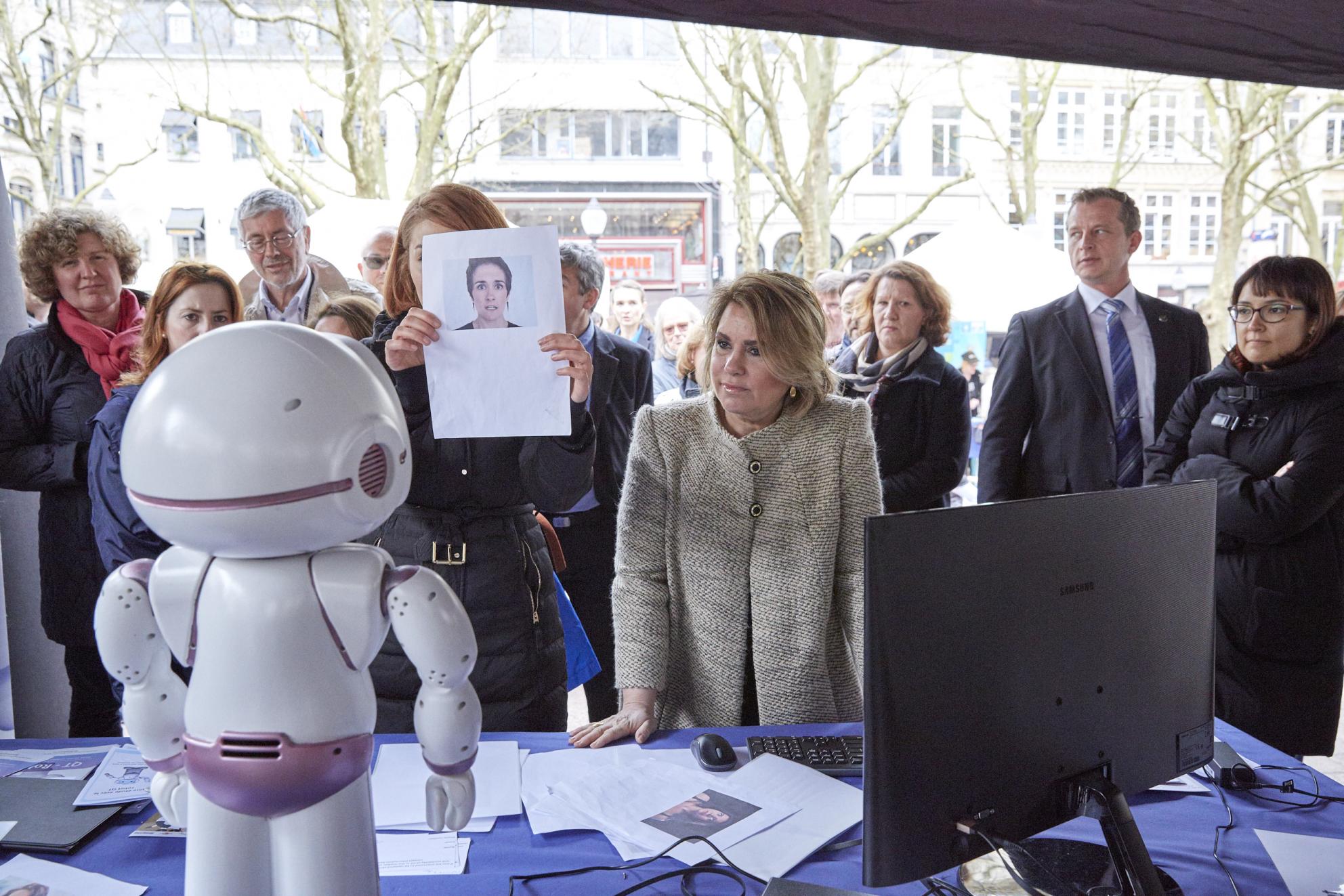 la grande duchesse et le robot QTrobot