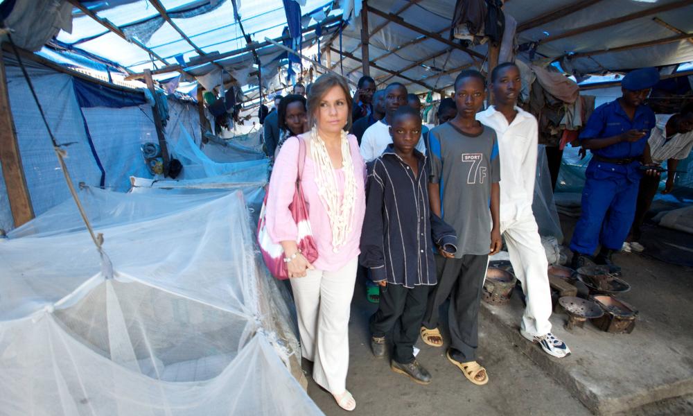 S.A.R. lors de sa visite de la prison Mpimba au Burundi